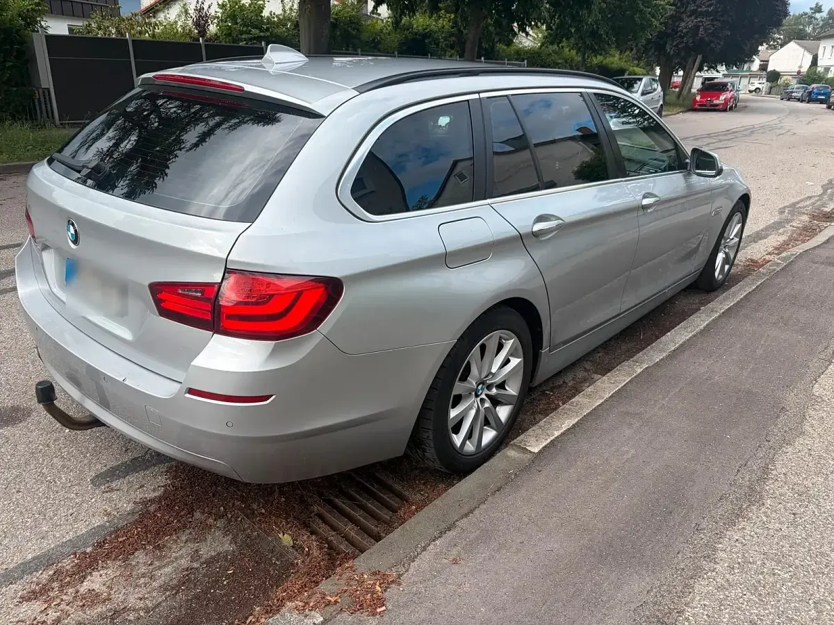 Gebraucht BMW 530 258 PS (189 kW) 2014 Silber Kombi
