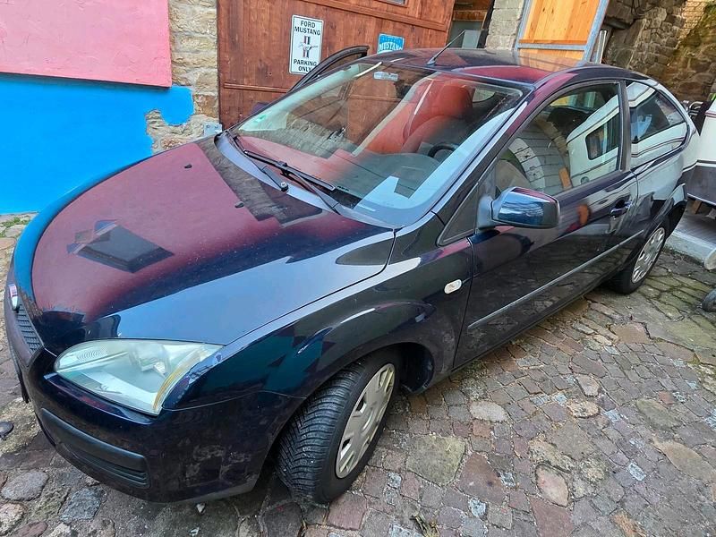 Blau Gebraucht 2007 Ford Focus Limousine | 2.150 € (Fairer Preis) - Bild 1/4