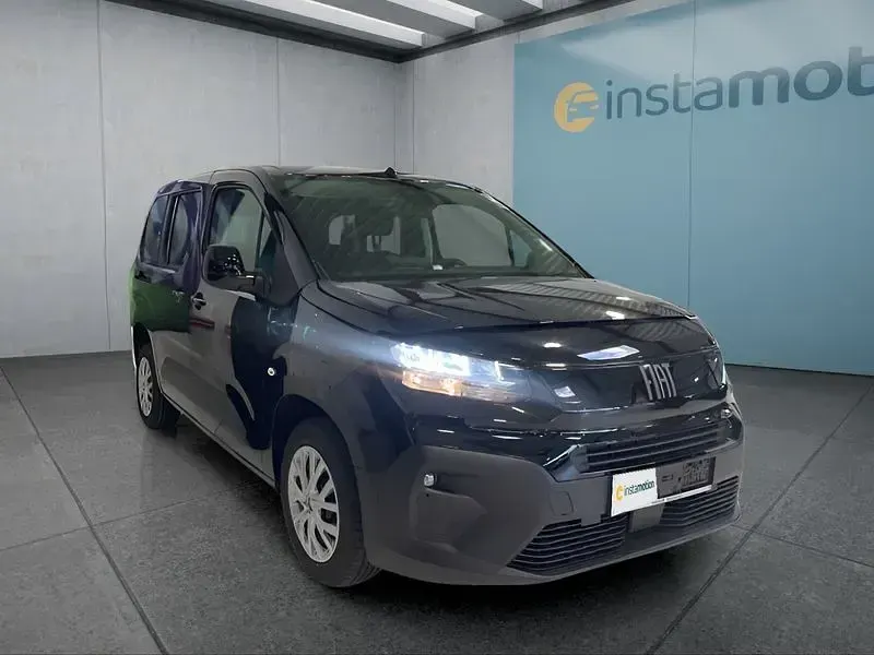 Neu Fiat Doblò 131 PS (96 kW) 2025 Schwarz Van / Kleinbus