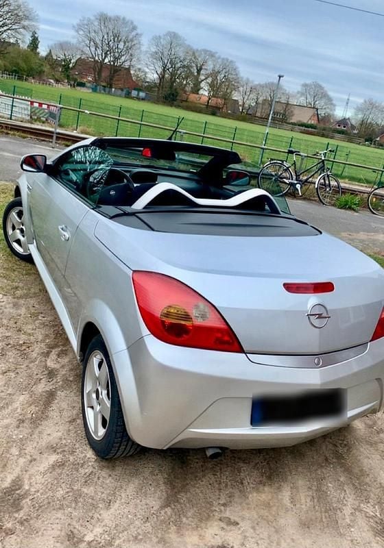 Gebraucht Opel Tigra 90 PS (66 kW) 2004 Silber Cabrio