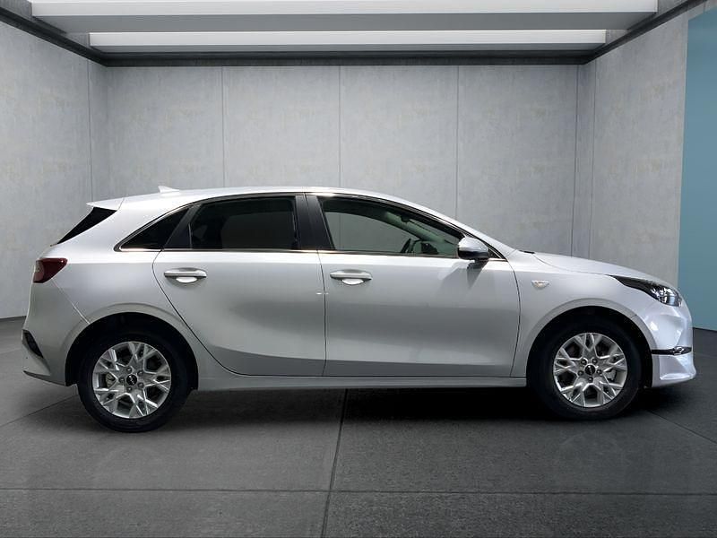 Neu Kia Ceed Vision 101 PS (74 kW) 2025 Silber Kleinwagen