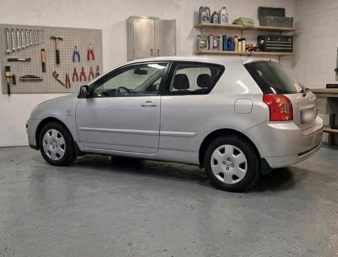 Gebraucht Toyota Corolla 97 PS (71 kW) 2003 Silber Kleinwagen