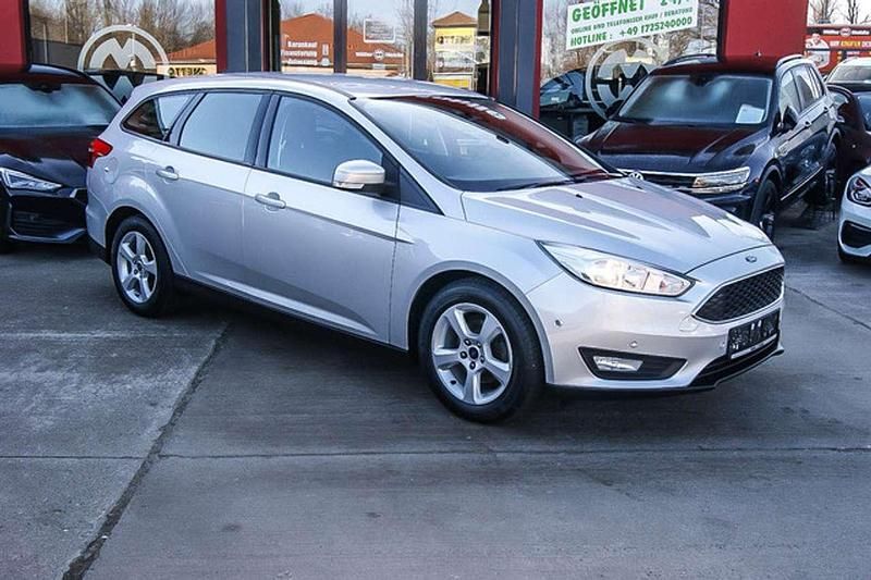 Gebraucht Ford Focus Business Edition 120 PS (88 kW) 2017 Moondust metallic Limousine