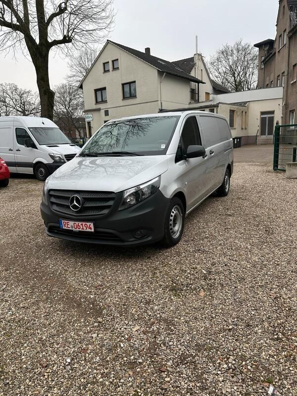 Andere außenfarben Gebraucht 2020 Mercedes Vito Van / Kleinbus | 17.500 € - Bild 1/4