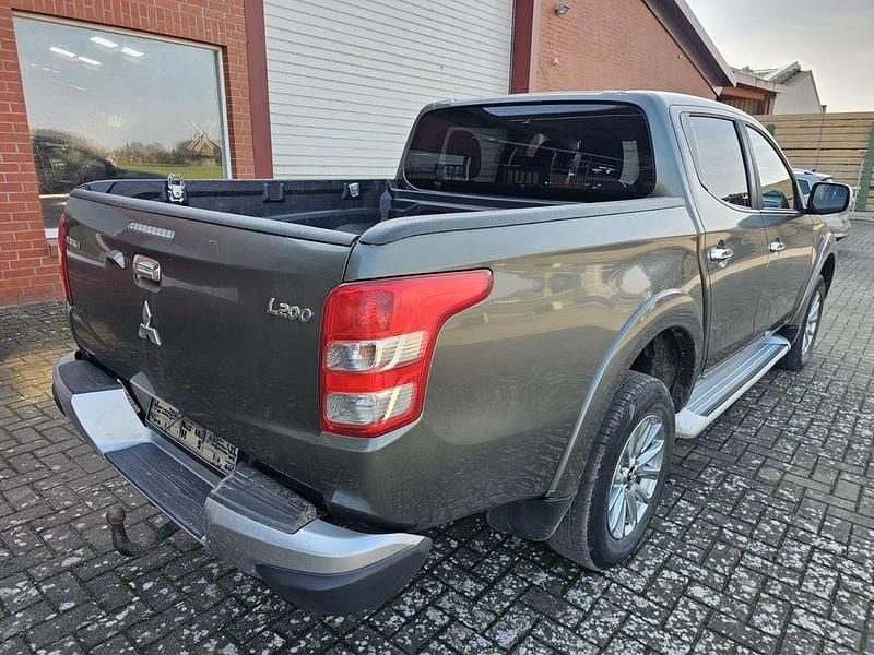 Gebraucht Mitsubishi L200 Plus 181 PS (133 kW) 2018 Grün Pickup