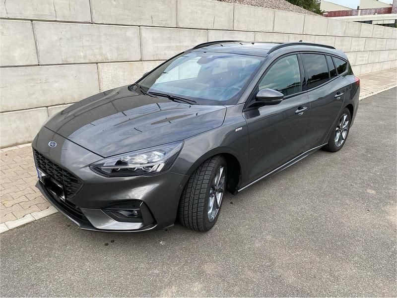 Grau Gebraucht 2019 Ford Focus ST-Line Kombi | 17.200 € (Fairer Preis) - Bild 1/4