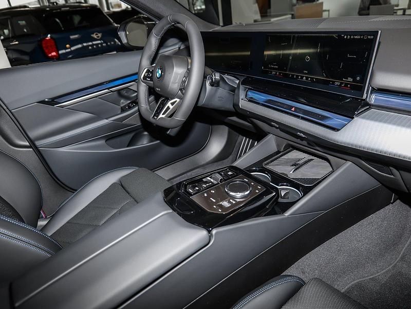 Gebraucht BMW 520 M Sport 197 PS (144 kW) 2026 Grau Kombi