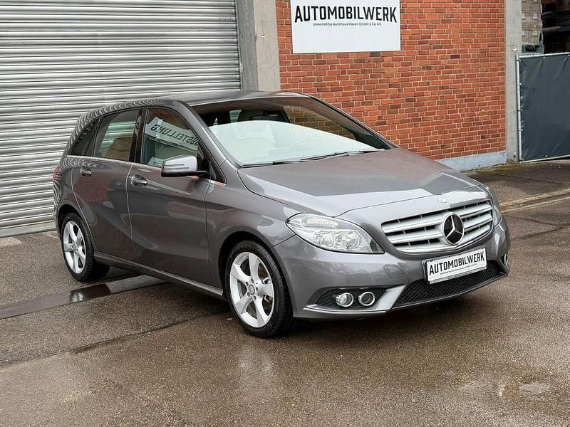 Gebraucht Mercedes B180 109 PS (80 kW) 2012 Grau Van / Kleinbus