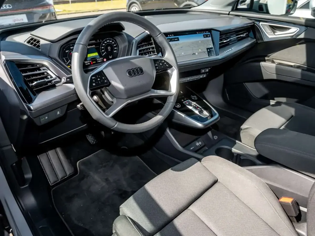 Gebraucht Audi Q4 e-tron Ambiente 210 kW (286 PS) 2025 Kieselgrau SUV