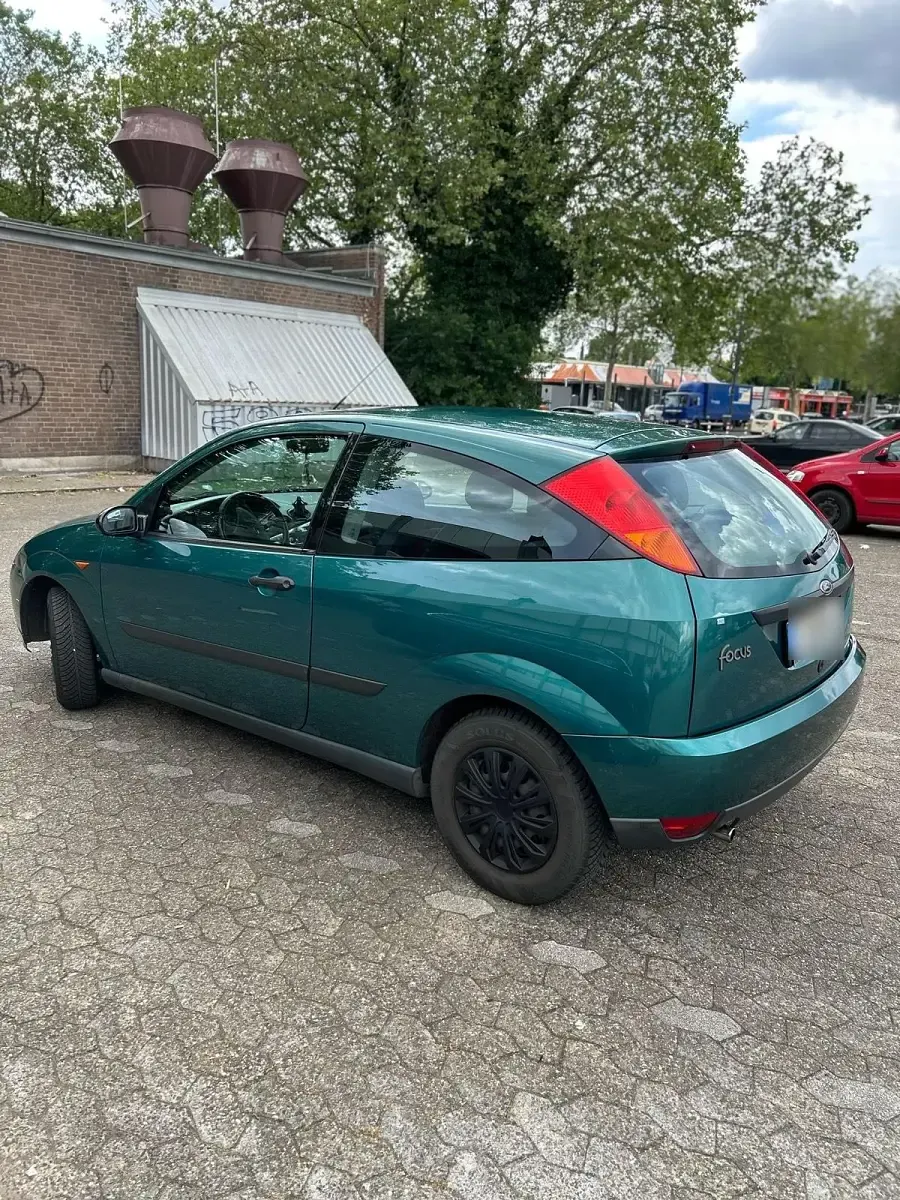 Gebraucht Ford Focus 75 PS (55 kW) 1999 Grün Limousine