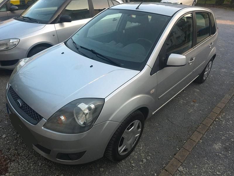 Gebraucht Ford Fiesta 68 PS (50 kW) 2007 Grau Kleinwagen