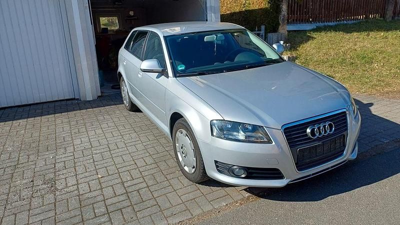 Gebraucht Audi A3 Attraction 102 PS (75 kW) 2010 Silber Kleinwagen