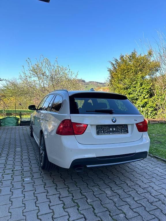 Gebraucht BMW 320 M Sport 184 PS (135 kW) 2011 Weiß Kombi