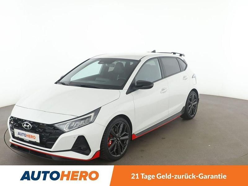 Weiß Gebraucht 2022 Hyundai i20 N Performance Limousine | 24.760 € (Etwas zu teuer) - Bild 1/3