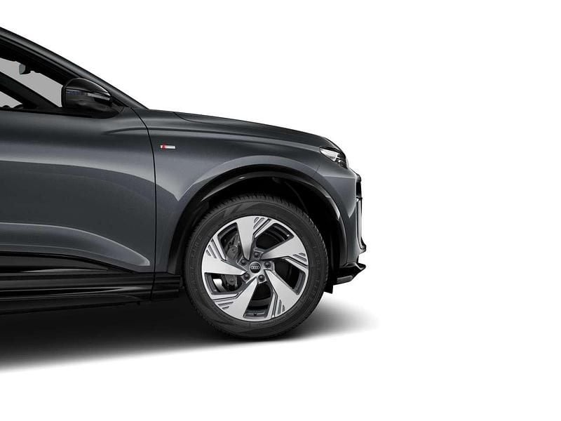 Neu Audi Q6 e-tron Performance 225 kW (306 PS) 2026 Daytonagrau perleffekt SUV