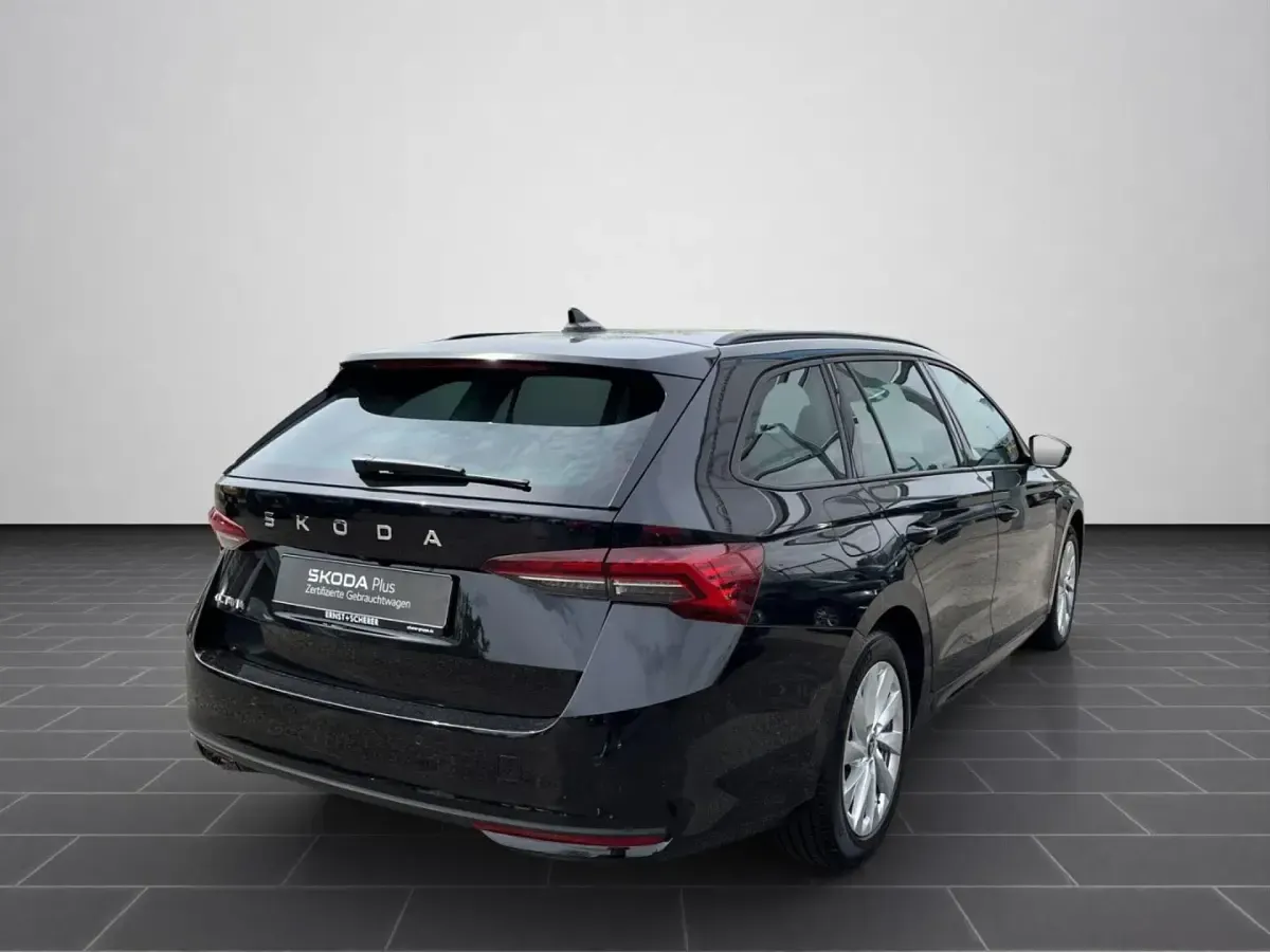 Gebraucht Skoda Octavia Selection 150 PS (110 kW) 2025 Blackmagic perleffekt (metallic) Kombi