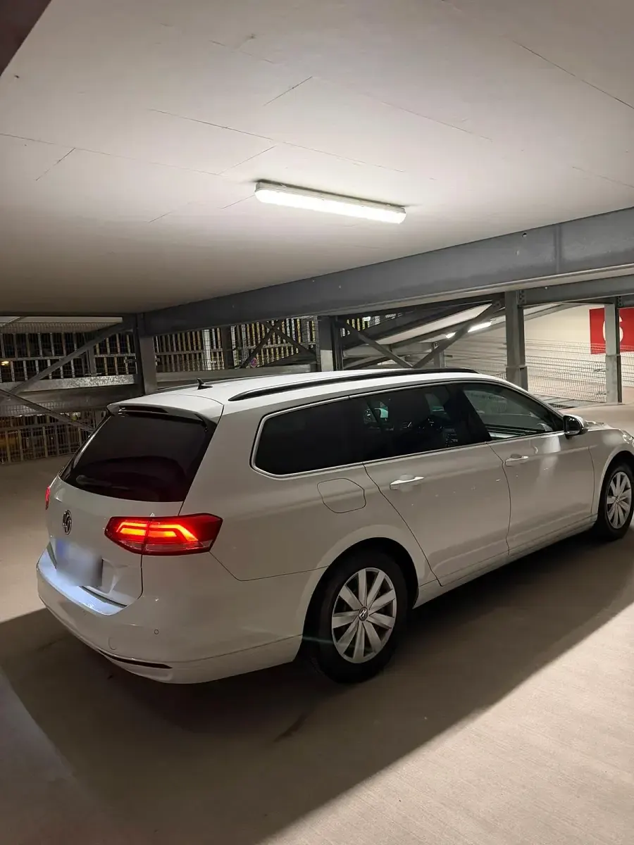 Gebraucht VW Passat 150 PS (110 kW) 2018 Weiß Kombi