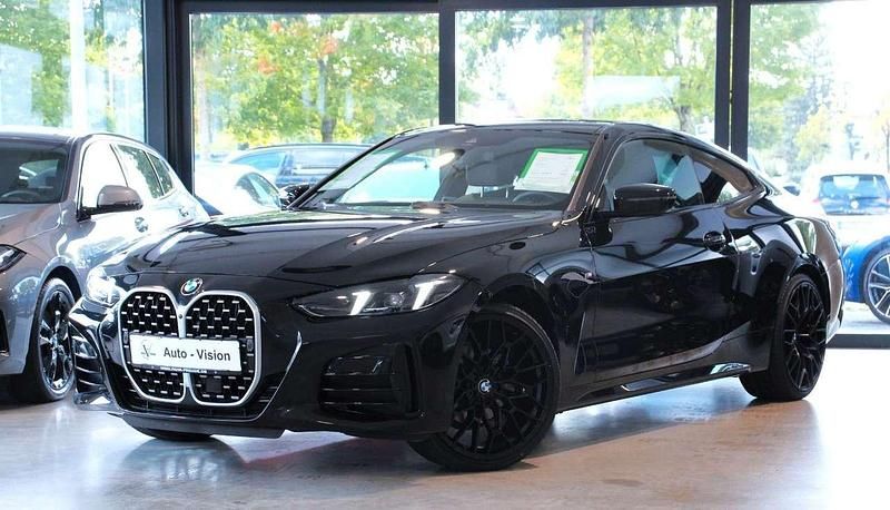 Black sapphire metallic Gebraucht 2025 BMW 420 M Sport Coupé | 44.249 € - Bild 1/3