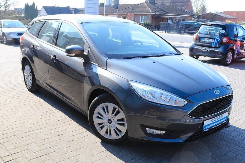 Gebraucht Ford Focus Business Edition 120 PS (88 kW) 2017 Grau Kombi