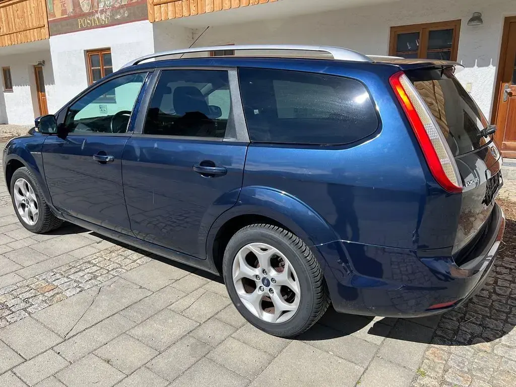 Gebraucht Ford Focus Viva 101 PS (74 kW) 2011 Blau Limousine