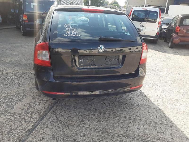 Gebraucht Skoda Octavia Elegance 110 PS (80 kW) 2010 Grau Kombi