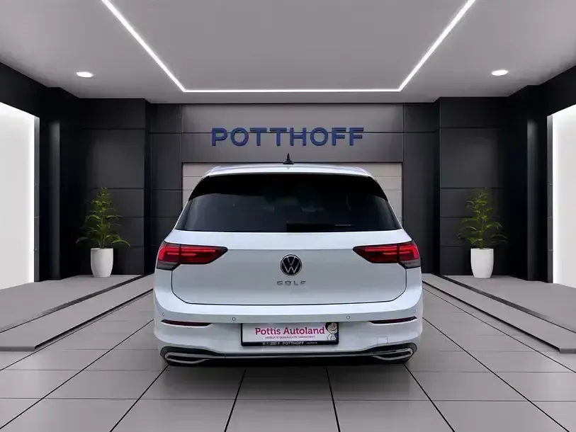 Gebraucht VW Golf VIII Active 150 PS (110 kW) 2023 Pure white Limousine