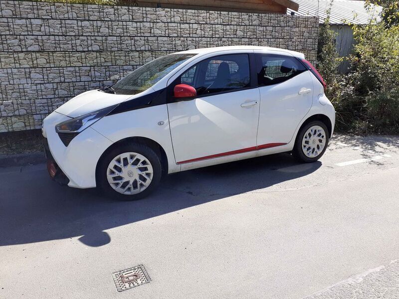 Weiß Gebraucht 2019 Toyota Aygo Kleinwagen | 7.700 € (Guter Preis) - Bild 1/4