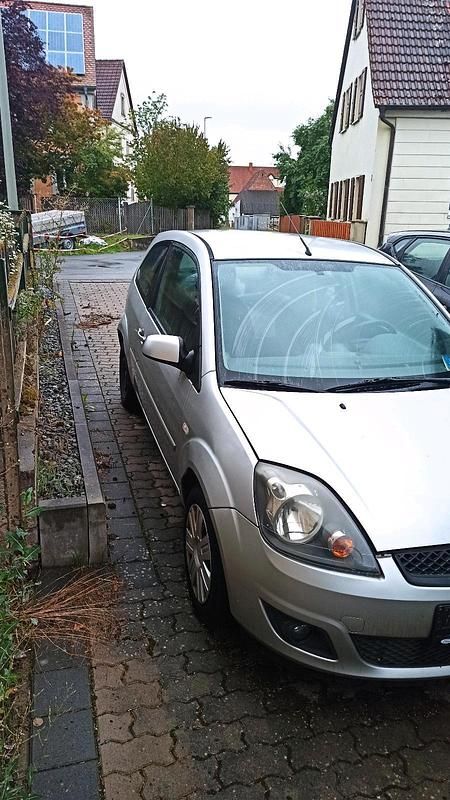 Silber Gebraucht 2008 Ford Fiesta Kleinwagen | 500 € (Superpreis) - Bild 1/3