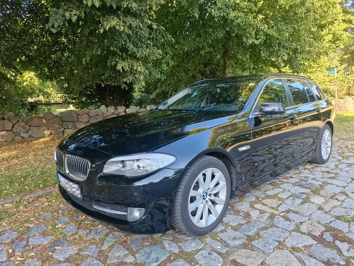 Gebraucht BMW 520 184 PS (135 kW) 2013 Schwarz Kombi