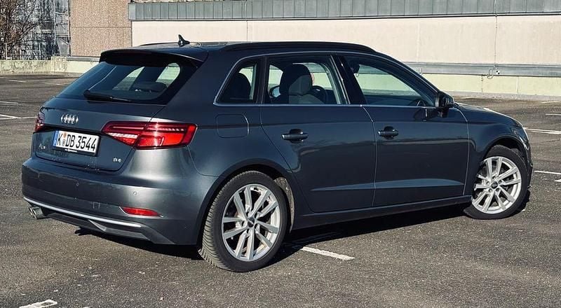 Grau Gebraucht 2017 Audi A3 Ambiente Limousine | 13.999 € (Superpreis) - Bild 1/4