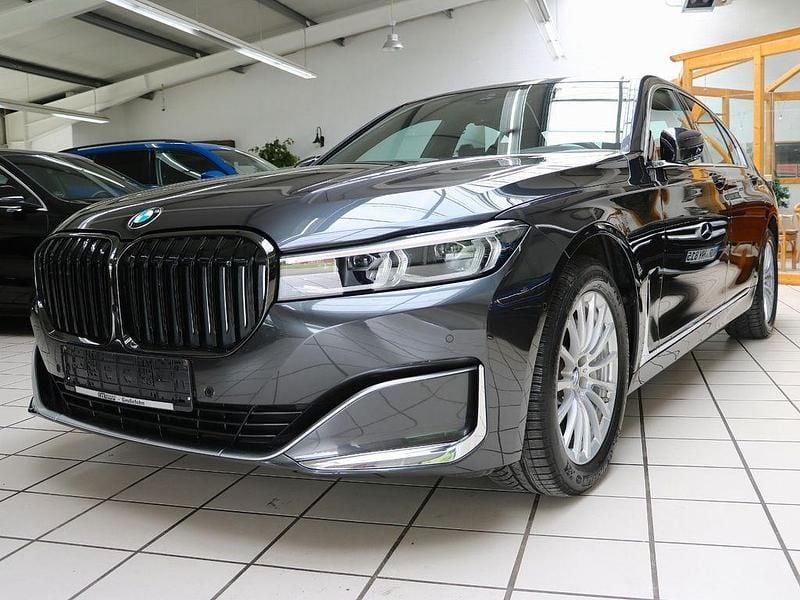 Grau Gebraucht 2021 BMW 730 Comfort Edition Limousine | 46.990 € (Guter Preis) - Bild 1/4