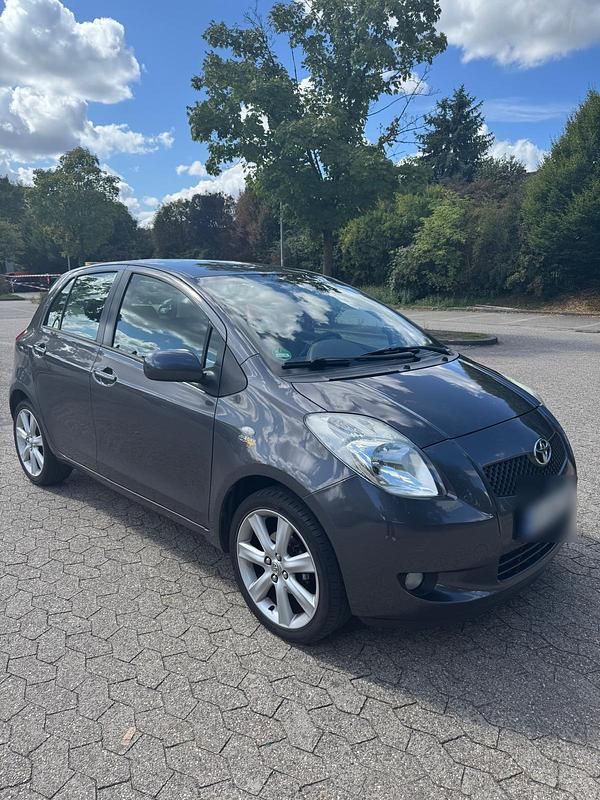 Grau Gebraucht 2007 Toyota Yaris Kleinwagen | 2.999 € (Fairer Preis) - Bild 1/4