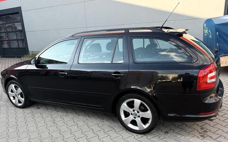 Schwarz Gebraucht 2010 Skoda Octavia Kombi | 1.999 € (Superpreis) - Bild 1/4