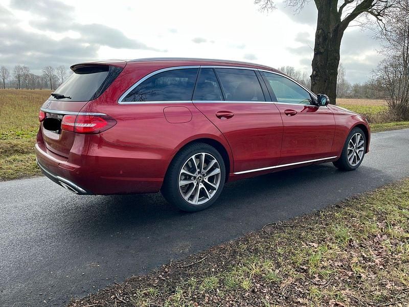 Gebraucht Mercedes E400 Avantgarde 333 PS (244 kW) 2017 Rot Kombi