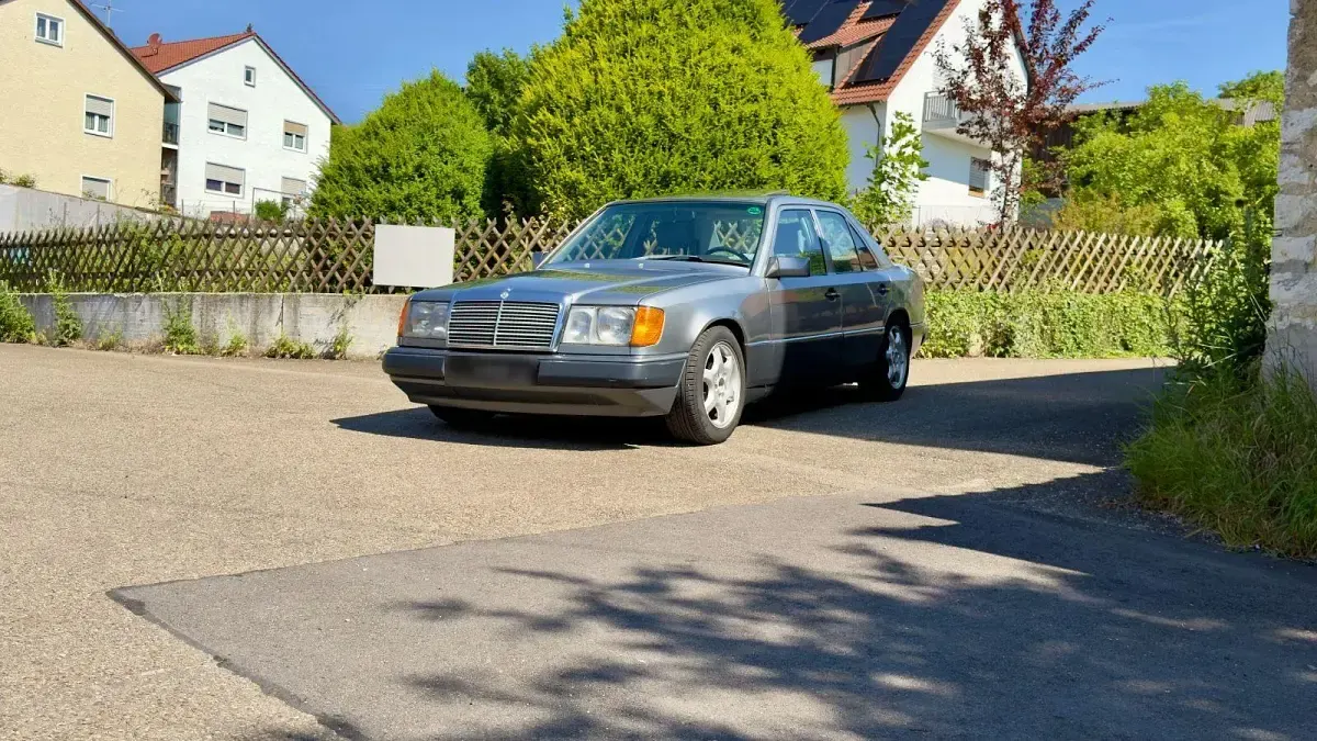 Gebraucht Mercedes E230 132 PS (97 kW) 1990 Limousine