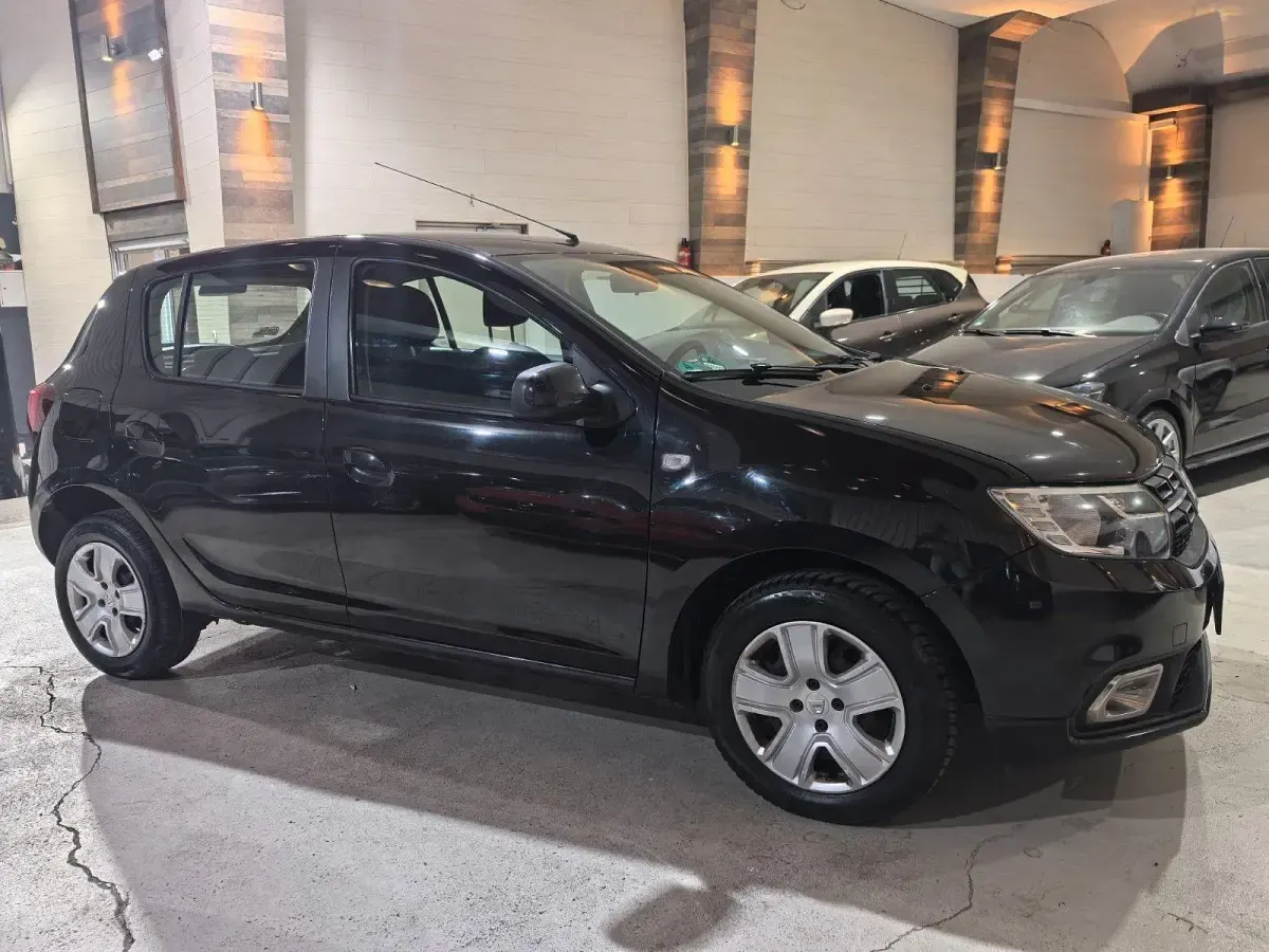 Gebraucht Dacia Sandero Lauréate 90 PS (66 kW) 2017 Schwarz Limousine