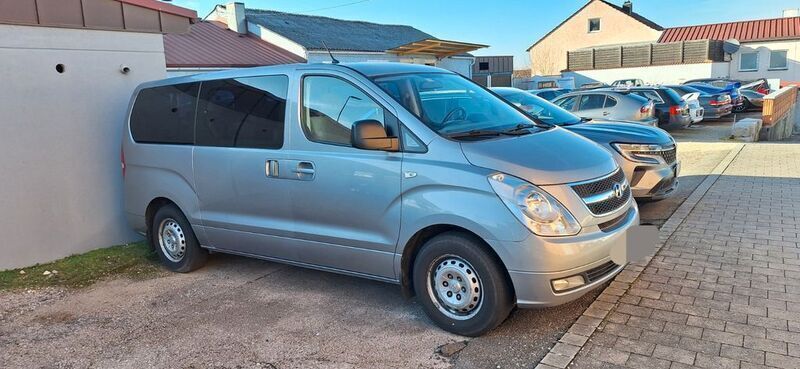 Grau Gebraucht 2011 Hyundai H-1 Van / Kleinbus | 12.500 € (Etwas zu teuer) - Bild 1/4