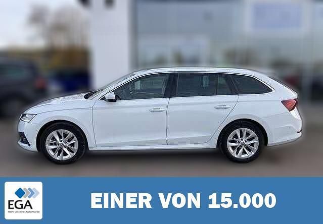 Weiß metallic Gebraucht 2021 Skoda Octavia Style Kombi | 30.500 € (Teuer) - Bild 1/4