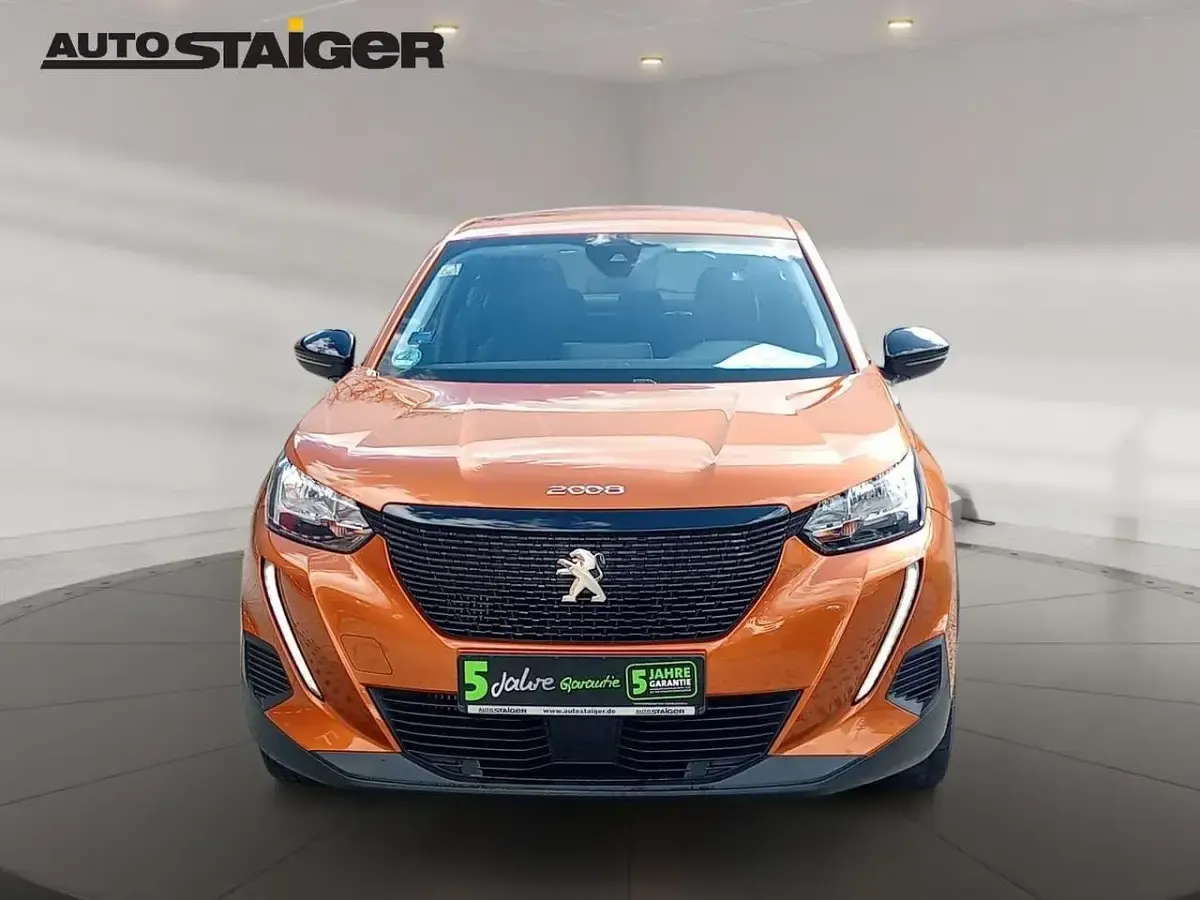 Gebraucht Peugeot 2008 Active 131 PS (96 kW) 2022 Lackierung orange fusion/typ a SUV