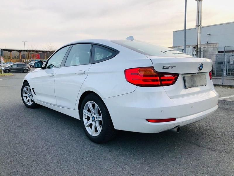 Gebraucht BMW 320 Sport Line 184 PS (135 kW) 2015 Weiß Limousine