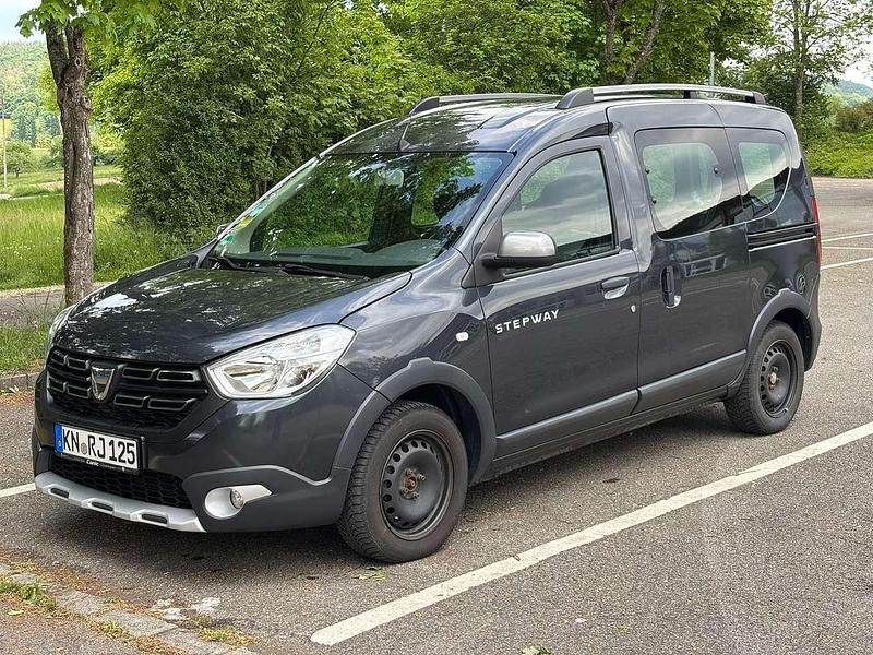 Schwarz Gebraucht 2020 Dacia Dokker Stepway Van | 14.000 € (Guter Preis) - Bild 1/4