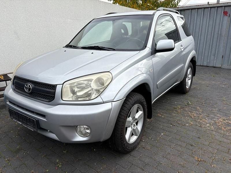 Silber Gebraucht 2005 Toyota RAV4 SUV | 7.900 € (Etwas zu teuer) - Bild 1/4