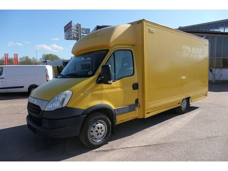 Second-hand Iveco Daily 106 CP (77 kW) 2013 Galben Van