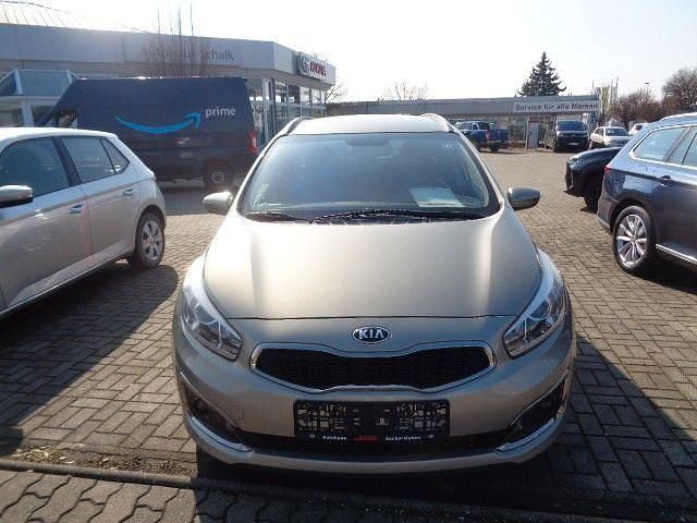 Gebraucht Kia Ceed 120 PS (88 kW) 2016 Silber Kleinwagen