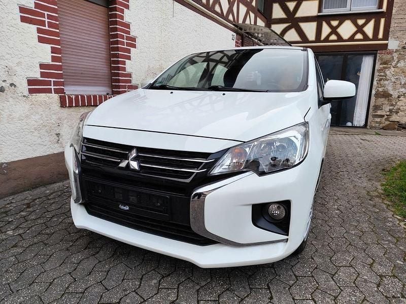 Second-hand Mitsubishi Space Star Select 71 CP (52 kW) 2023 Alb Hatchback
