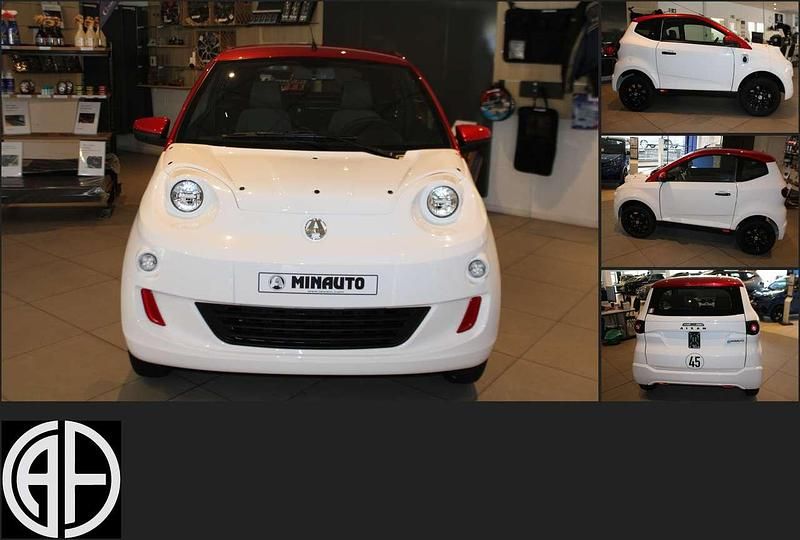 Weiß / rot Neu 2025 Aixam Minauto Chic Kleinwagen | 13.480 € (Fairer Preis) - Bild 1/4