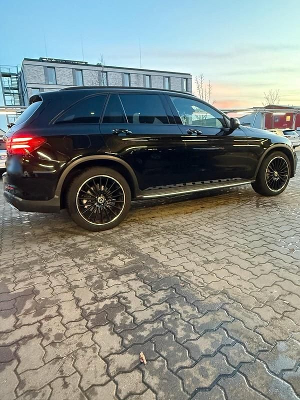 Gebraucht Mercedes GLC250 AMG line 204 PS (150 kW) 2017 Schwarz SUV