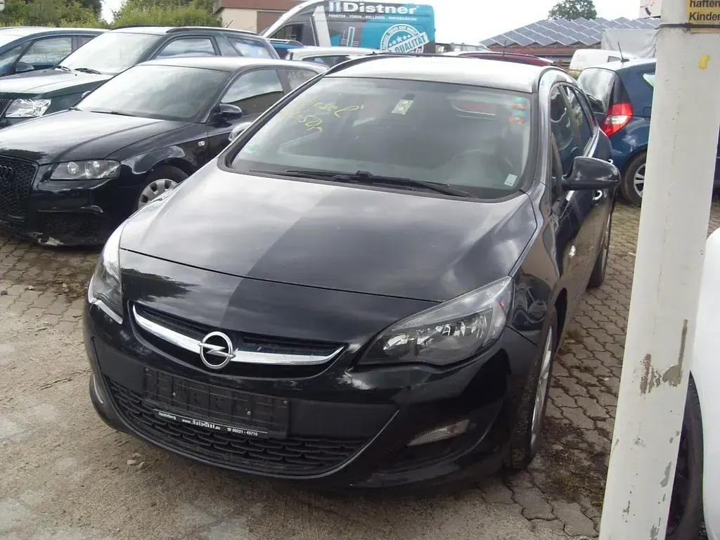 Gebraucht Opel Astra Edition 131 PS (96 kW) 2012 Schwarz Kombi