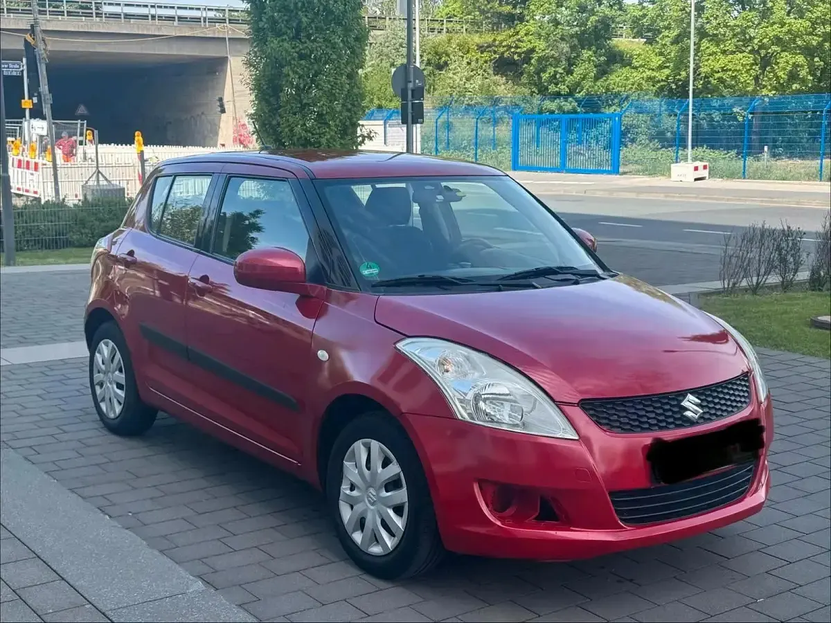 Gebraucht Suzuki Swift 94 PS (69 kW) 2011 Rot Kleinwagen