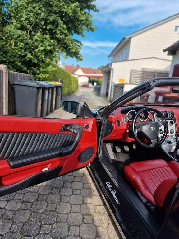 Second-hand Alfa Romeo Spider Lusso 155 CP (114 kW) 1999 Negru Cabrio
